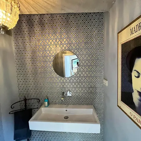 Ancien Cinema Loft شقة